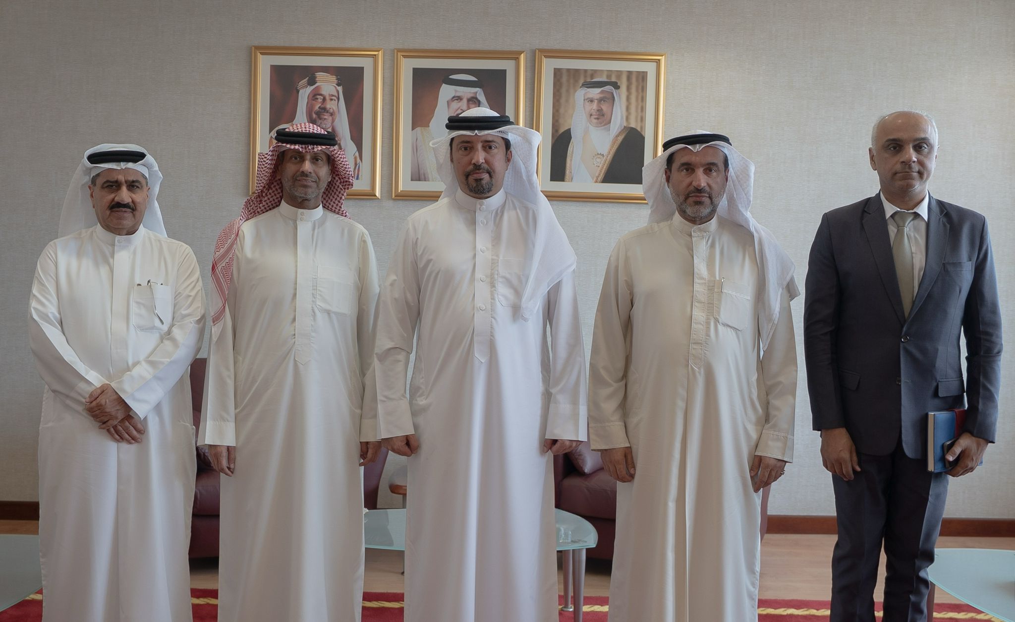 رئيس الجمارك يبحث مع رئيس جمعية رجال الأعمال البحرينية تحديات القطاعين التجاري والصناعي<